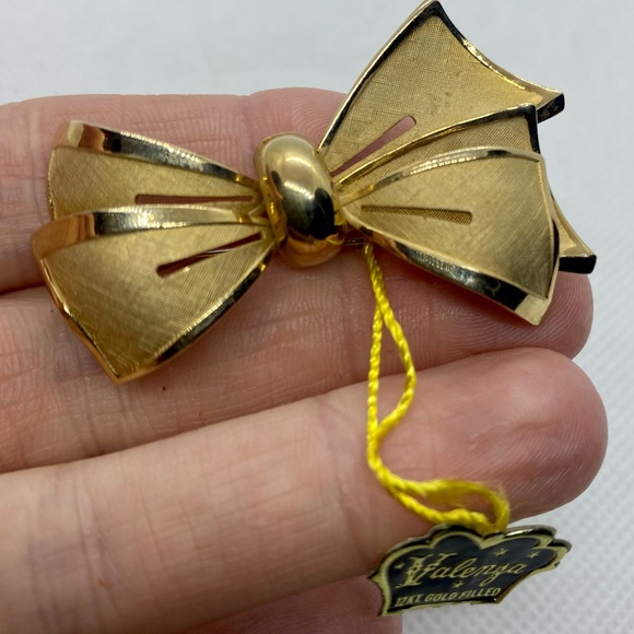 Vintage NOS Signed Valenza Brushed Gold Bow Shape Brooch Pin, 1/20 12k GF - Picture 2 of 7